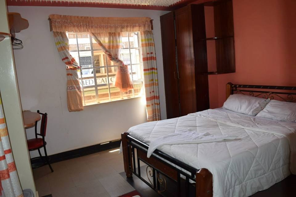 Double Room | Desk, bed sheets