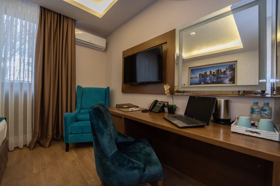 Superior Room, 1 King Bed | Minibar, in-room safe, desk, soundproofing