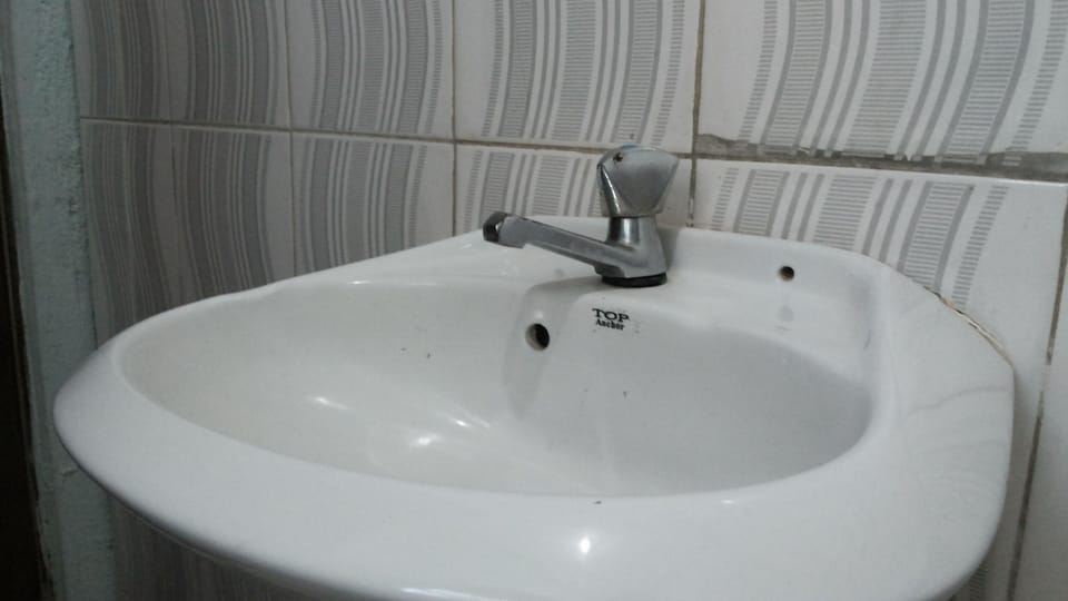 Bathroom sink