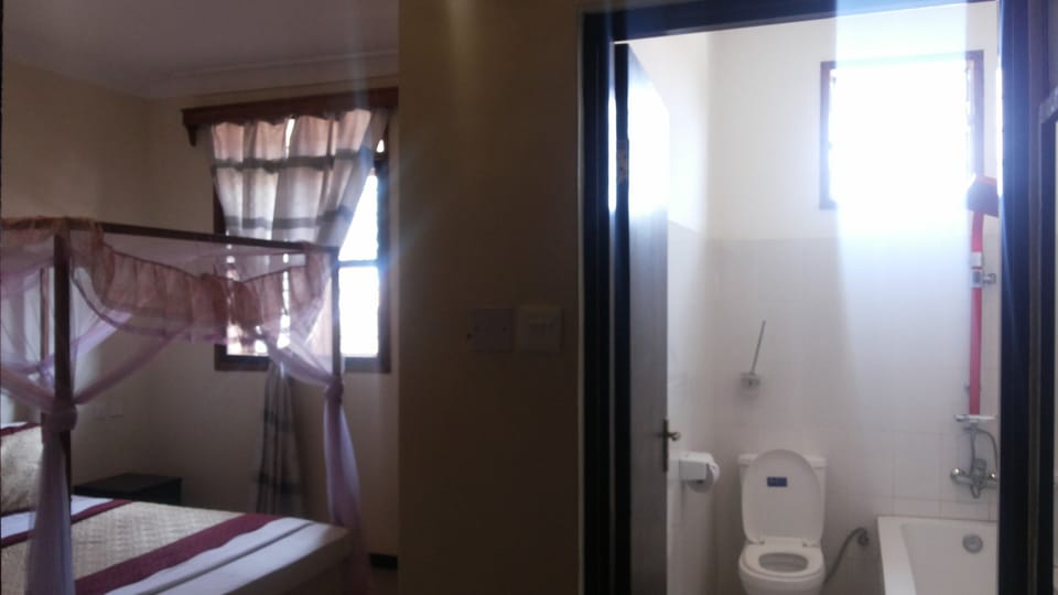 Deluxe Single Room | Bathroom shower