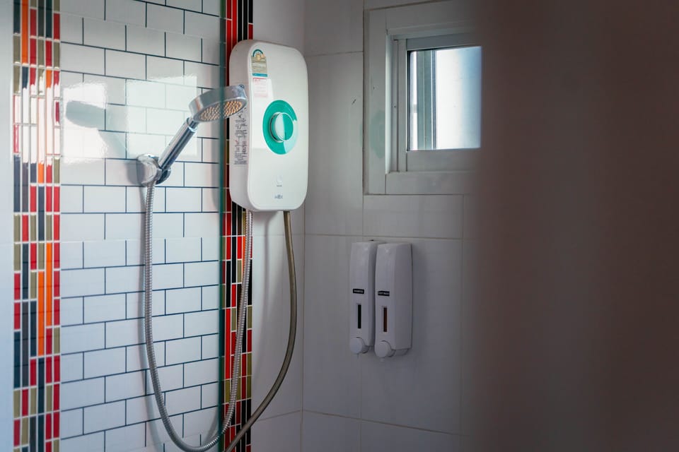 Shower, hair dryer, bidet, towels