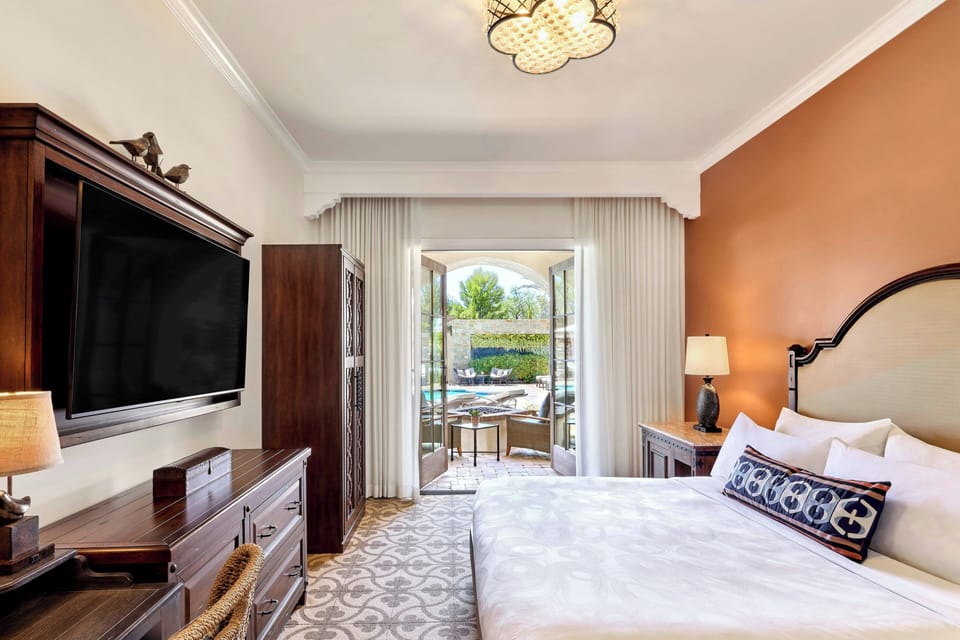In-room safe, desk, laptop workspace, blackout drapes