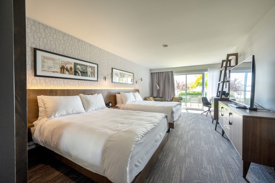 Duo | Premium bedding, memory foam beds, individually decorated, desk