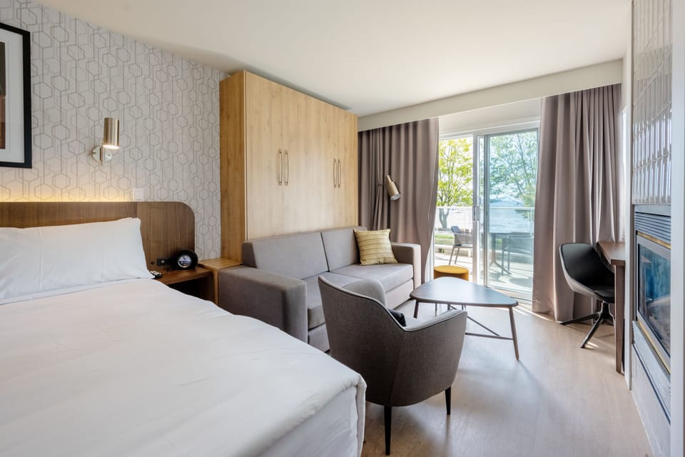 Verso | Premium bedding, memory foam beds, individually decorated, desk