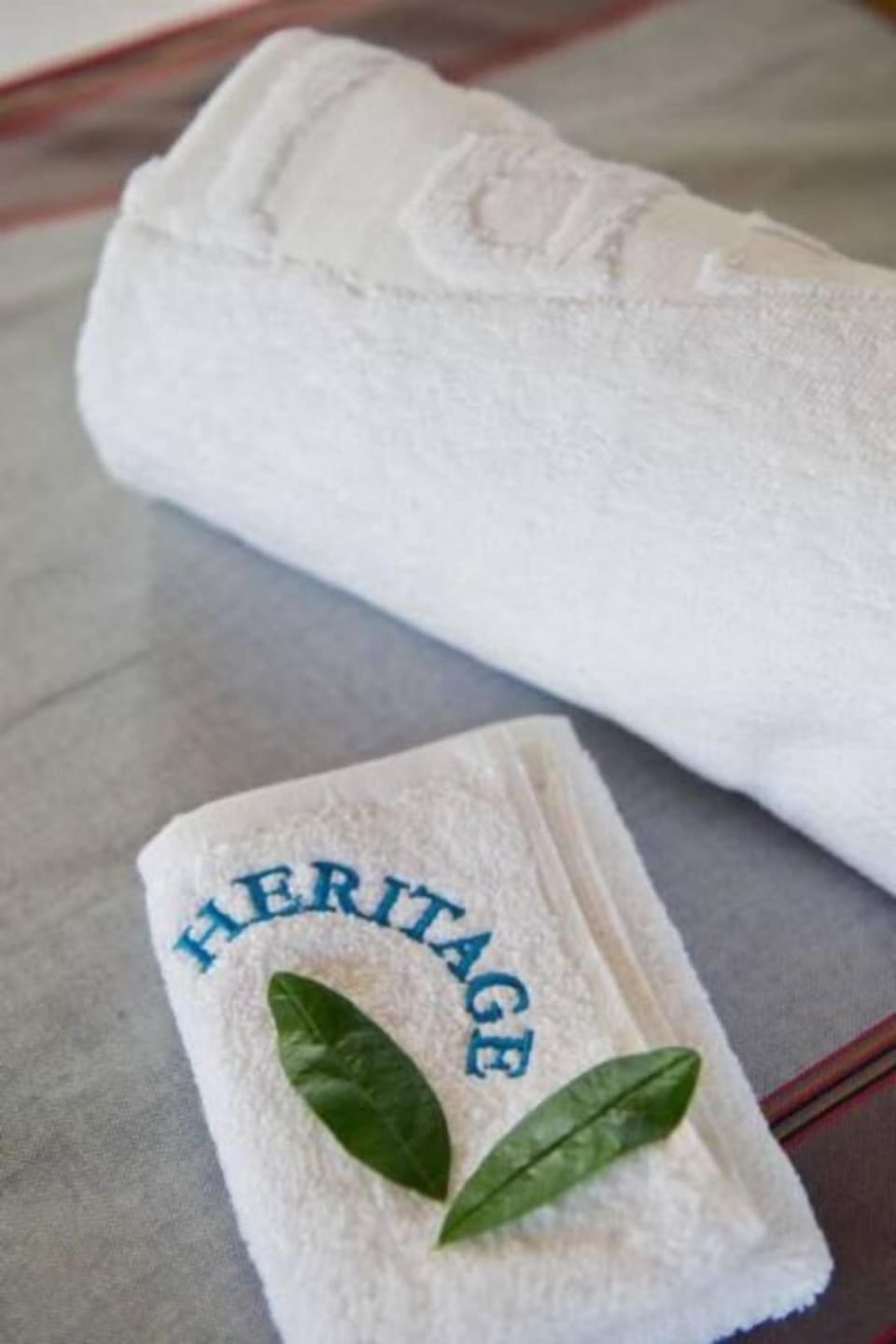 Shower, rainfall showerhead, free toiletries, bathrobes