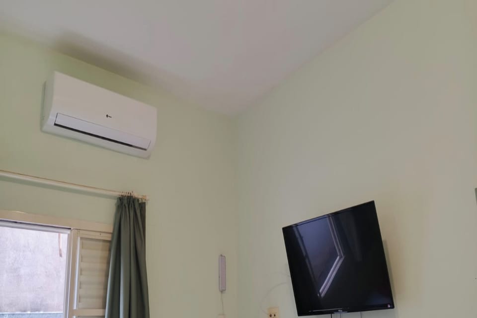 Suite (Triple, 1 Double bed + 1 Single bed) | Desk, soundproofing, iron/ironing board, free WiFi