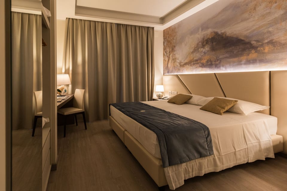 Premium bedding, in-room safe, desk, laptop workspace