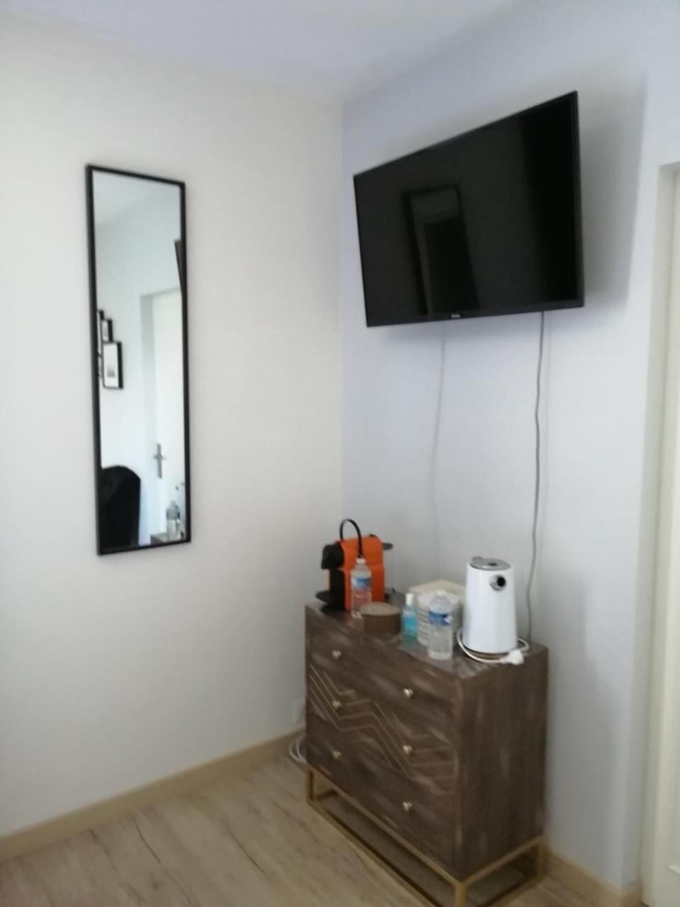 Premium bedding, blackout drapes, free WiFi, bed sheets