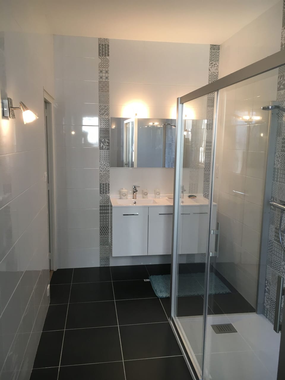 Family Room, Terrace (Alexandra) | Bathroom | Shower, free toiletries, hair dryer, towels