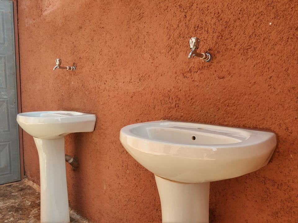 Shower, bidet, towels, toilet paper