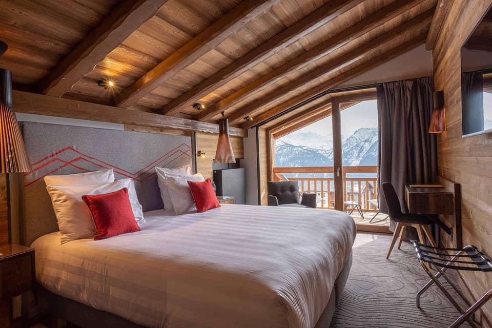 Superior Room | In-room safe, soundproofing, free WiFi, bed sheets