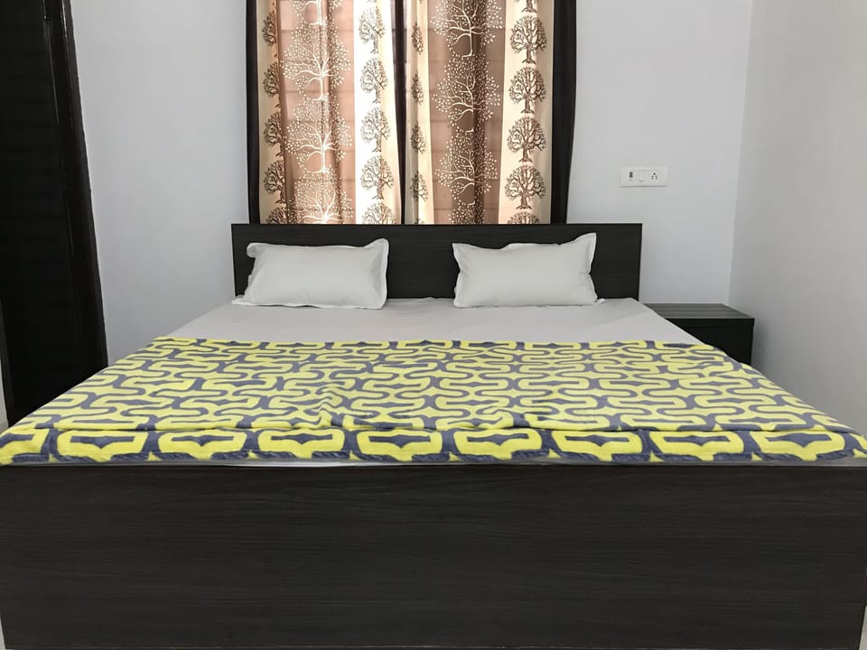 Deluxe Room | Desk, WiFi (free)