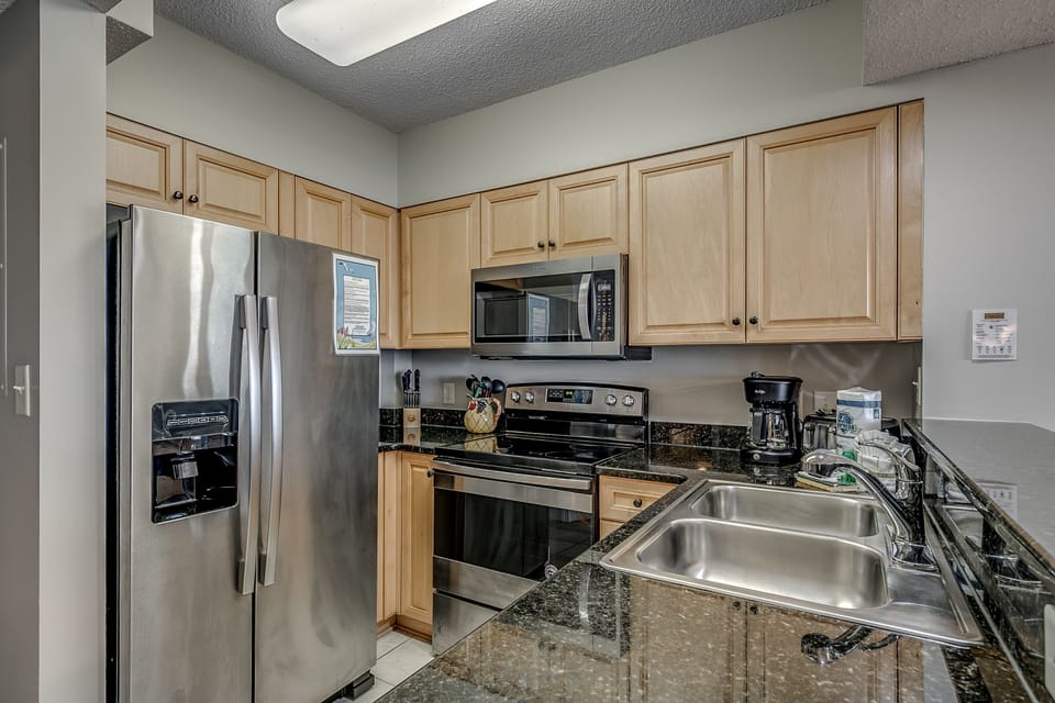 Full kitchen