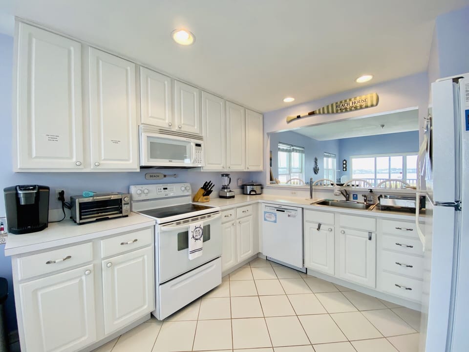 Even on vacation you’re gonna love cooking in this fully stocked kitchen...