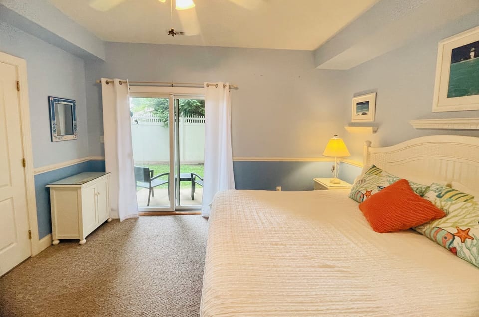 Ground Fl King Bed w/En-Suite Shower and Patio