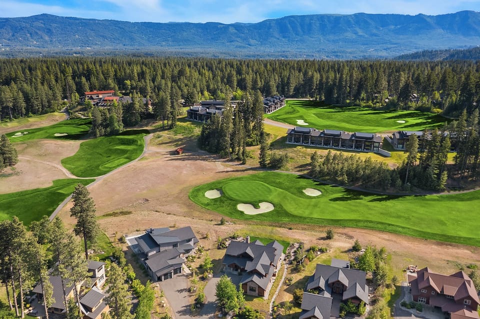 Swiftwater Lodge. - Fantastic location on the course and a short walk to Swiftwater Cellars.