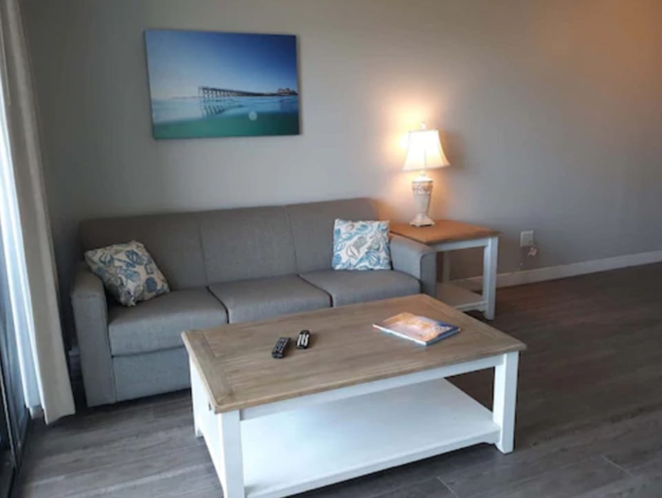Suite, 1 King Bed with Sofa bed | Desk, iron/ironing board, free WiFi, bed sheets