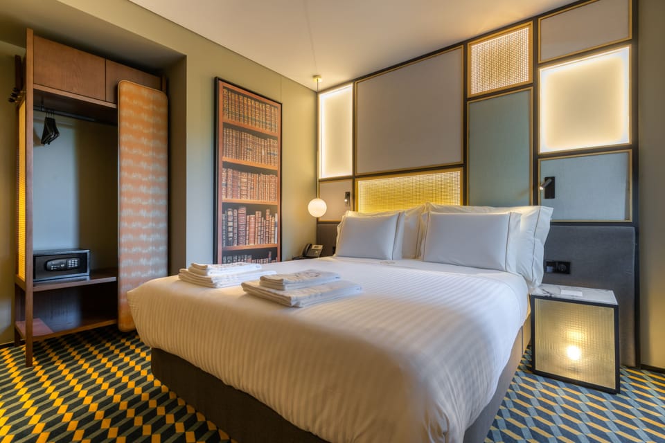 Minibar, in-room safe, individually decorated, individually furnished