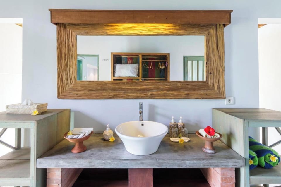 Rice Terrace Suite | Bathroom | Shower, towels
