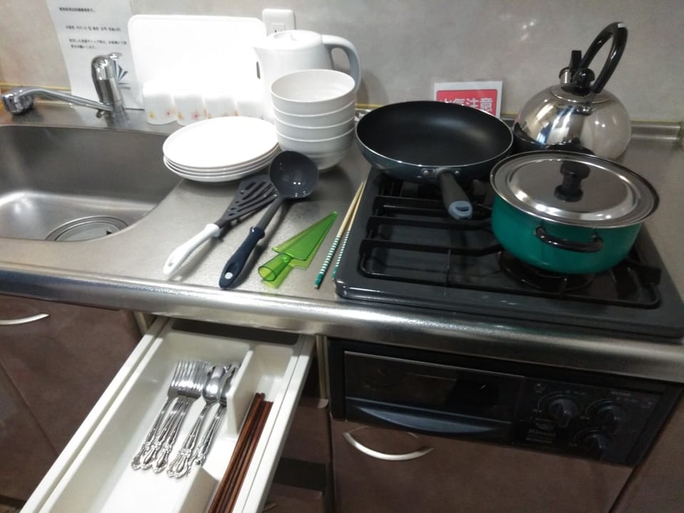 Tableware and cookware