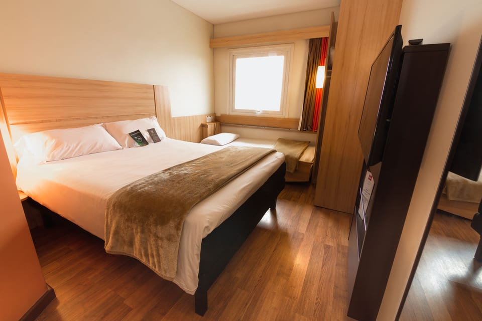 Room, Multiple Beds | In-room safe, desk, cribs (free), WiFi (free)