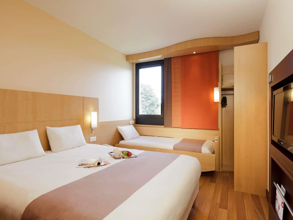 Standard Double Room, Multiple Beds | Desk, blackout drapes, soundproofing, free cribs/infant beds