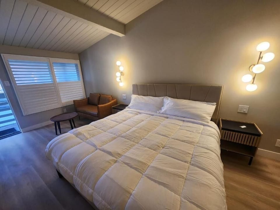 Family Cabin | Down comforters, memory foam beds, free WiFi, bed sheets