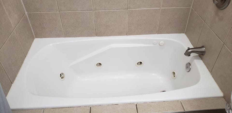Jetted Tub that works great!