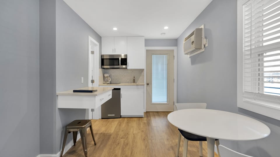 Standard Studio | Free WiFi, bed sheets