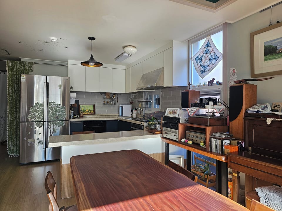 Family Room | Private kitchen | Mini-fridge, microwave, cookware/dishes/utensils