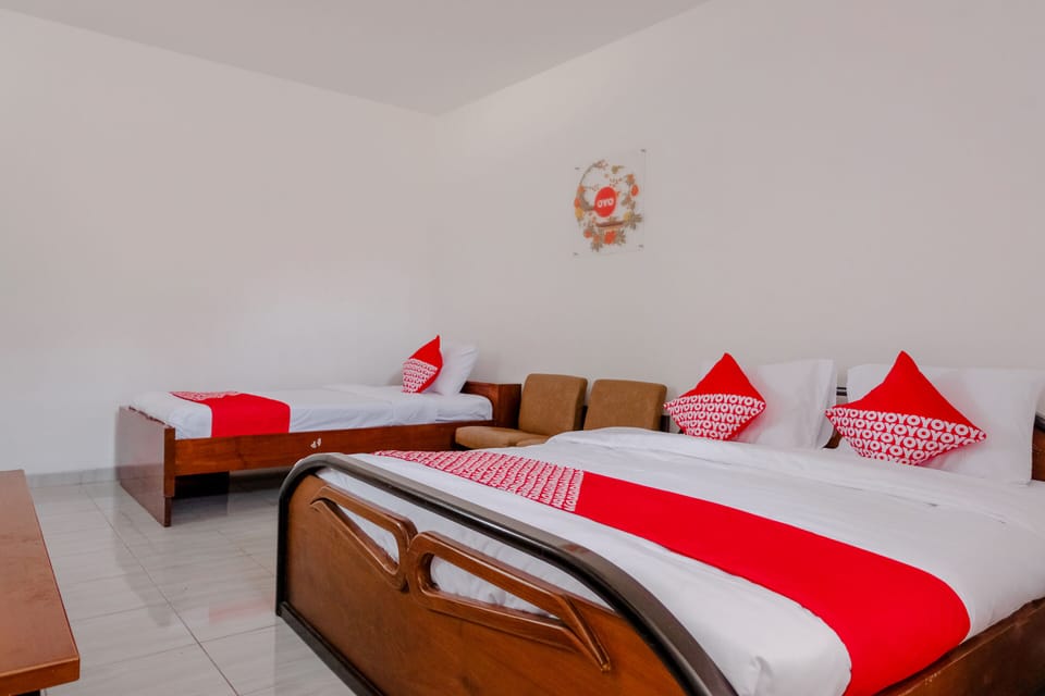 Family Room | Desk, free WiFi, bed sheets