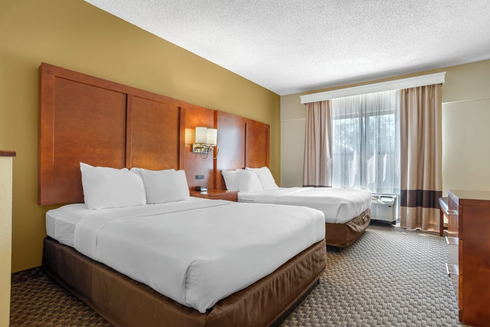 Suite, Non Smoking | Down comforters, in-room safe, desk, blackout drapes