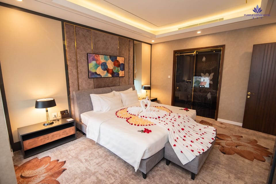 Lotus Suite | Minibar, in-room safe, desk, laptop workspace