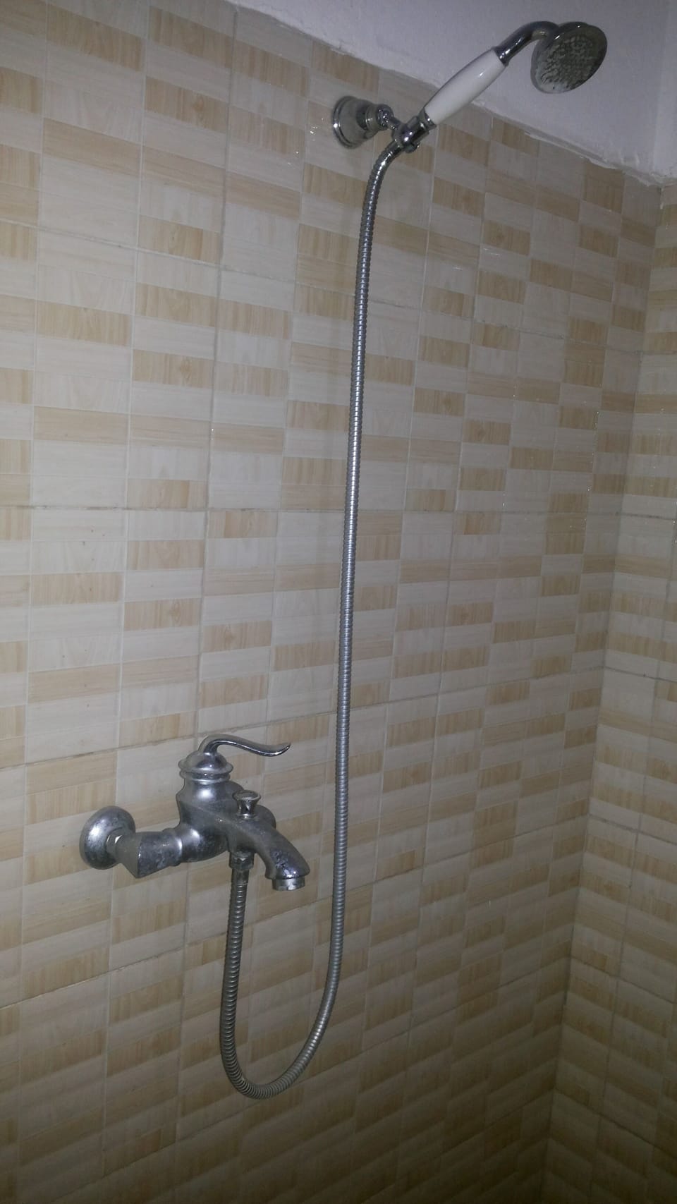 Deluxe Double Room | Bathroom shower