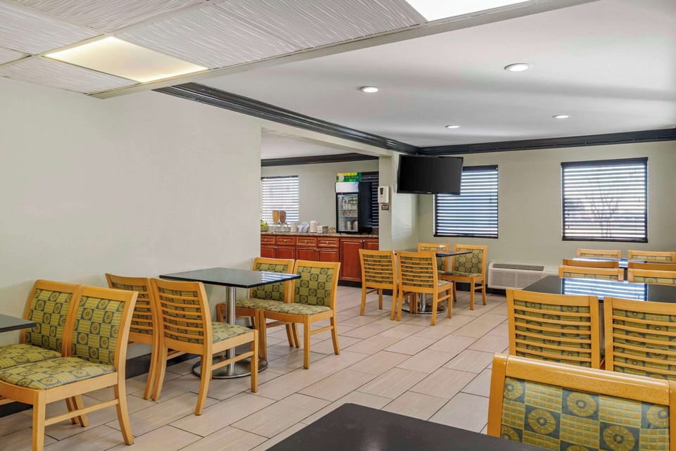 Free buffet breakfast