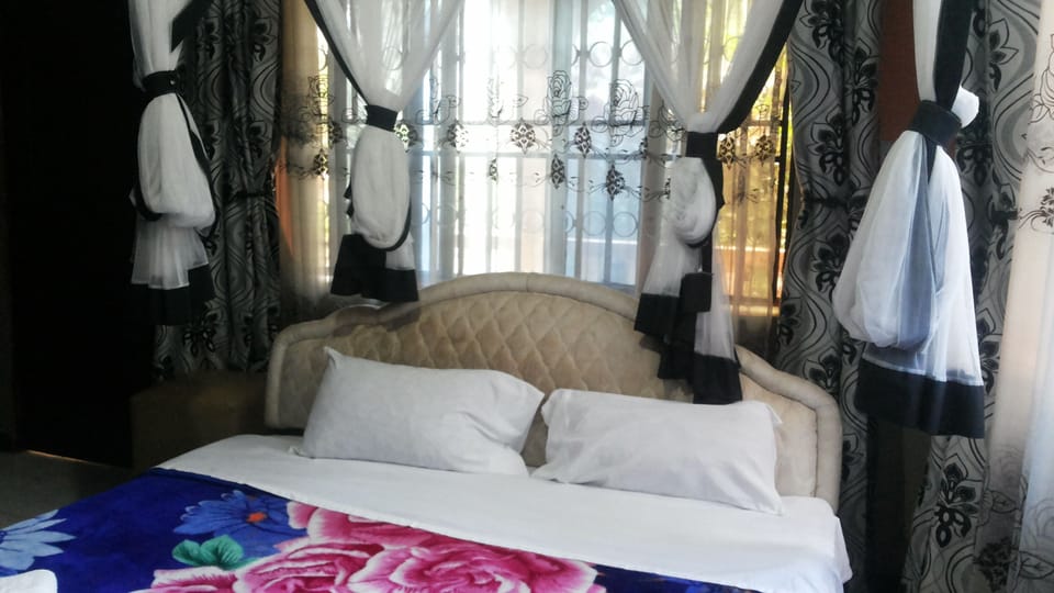 Double Room | Minibar, soundproofing, free WiFi, bed sheets