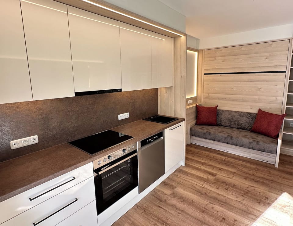 Superior Apartment, 1 Bedroom, Terrace (incl. Cleaning Fee 80€) | Private kitchen | Fridge, microwave, oven, stovetop