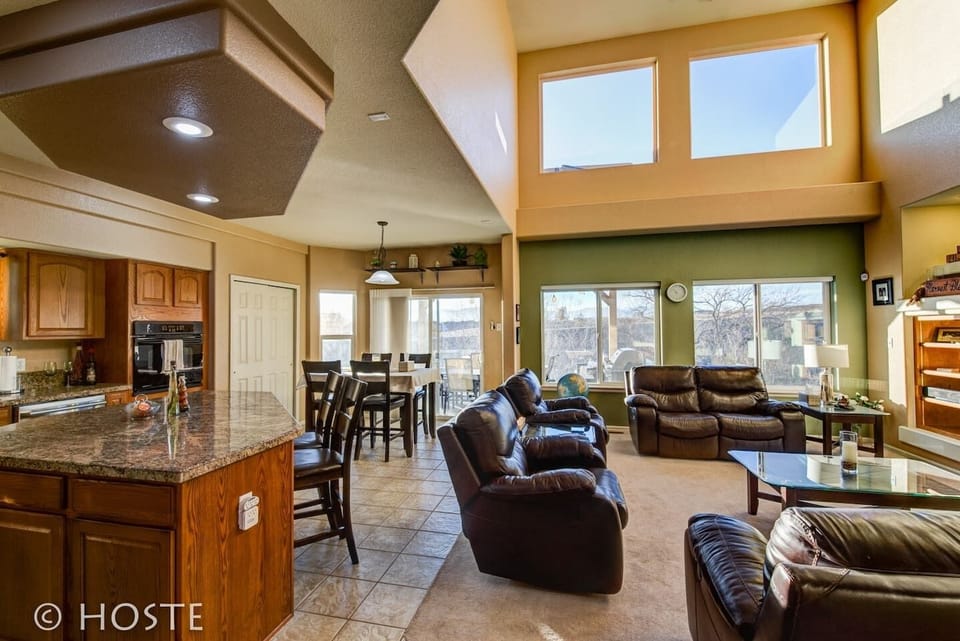 House (5 Bedrooms) | Living room | Smart TV, DVD player, streaming services