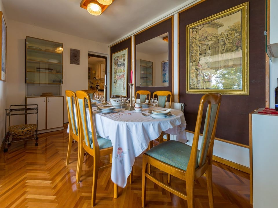 Private kitchen | Fridge, microwave, oven, stovetop