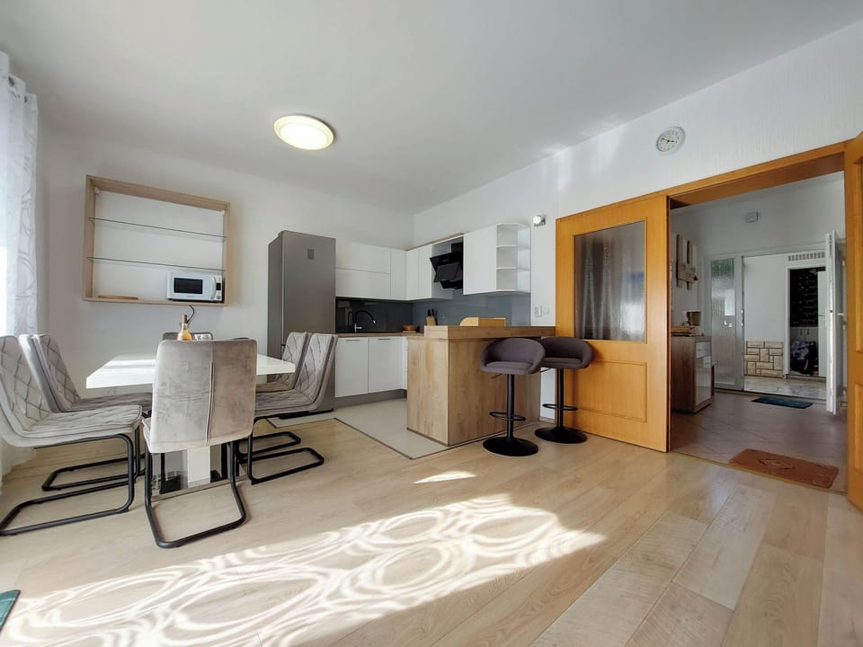 House | Private kitchen | Fridge, microwave, oven, stovetop