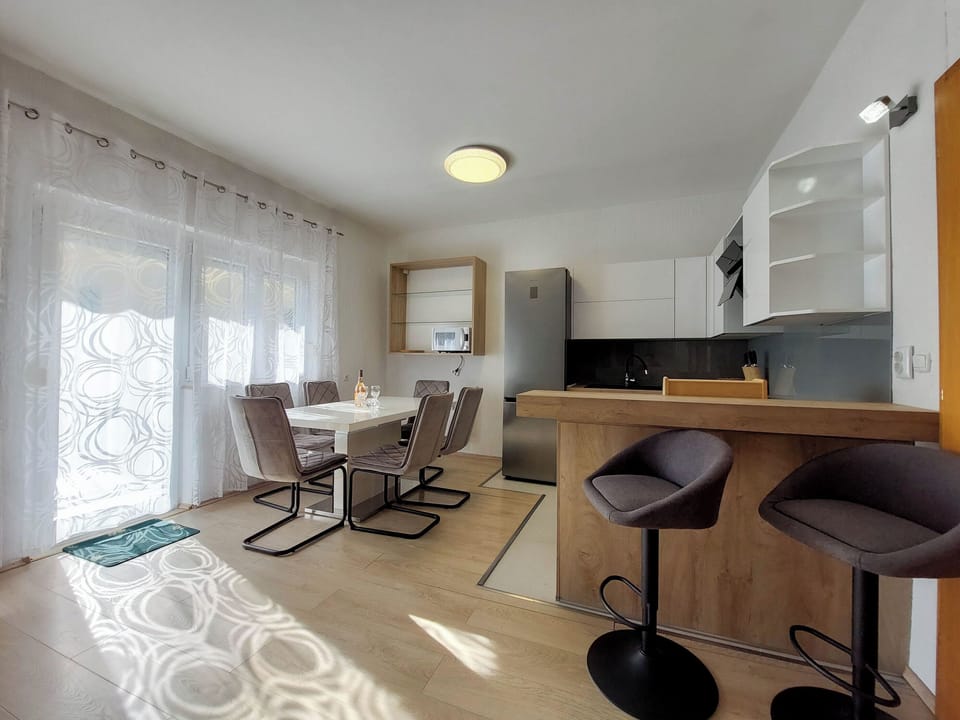 House | Private kitchen | Fridge, microwave, oven, stovetop