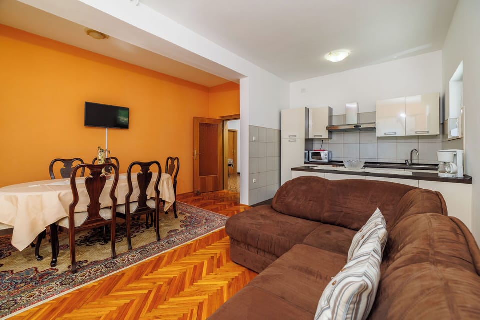 Apartment (A1) | Living room