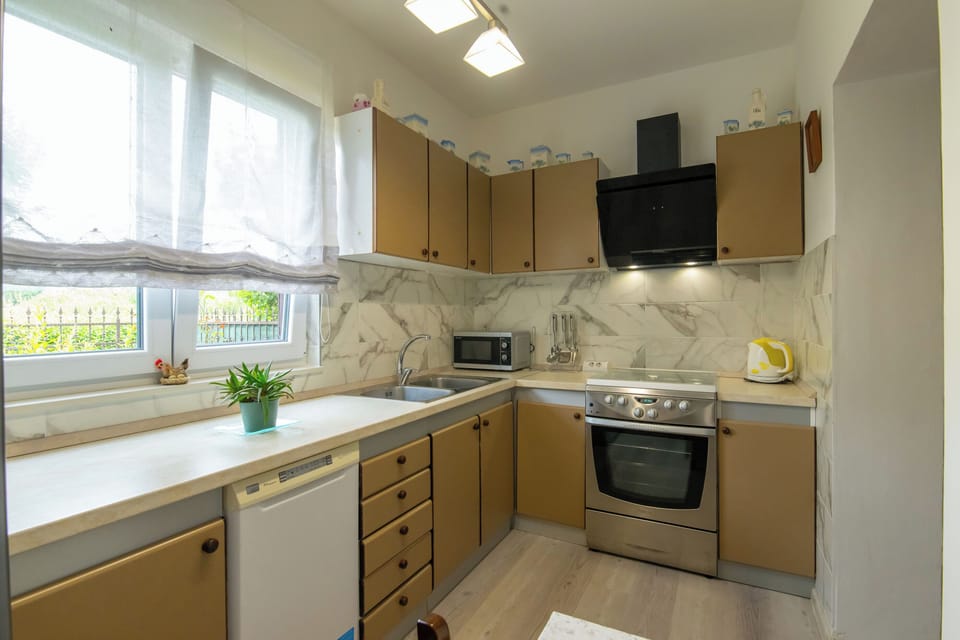 House | Private kitchen | Espresso maker, fridge, microwave, oven
