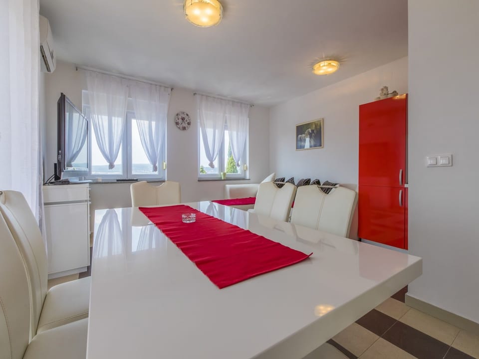 Private kitchen | Fridge, oven, stovetop, espresso maker