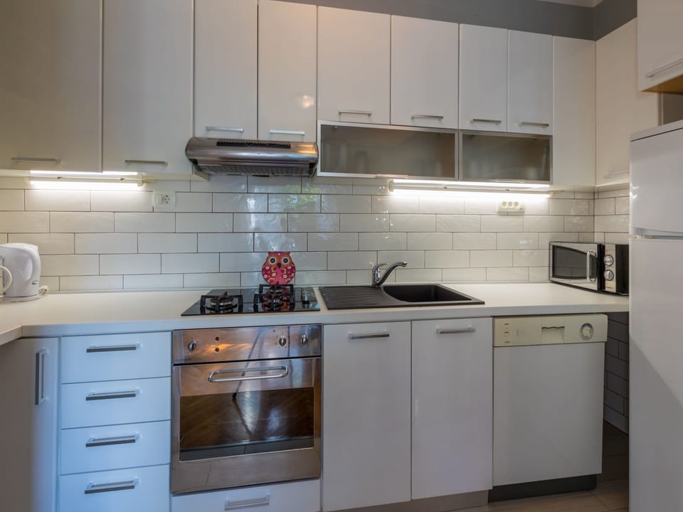 Private kitchen | Fridge, microwave, oven, stovetop