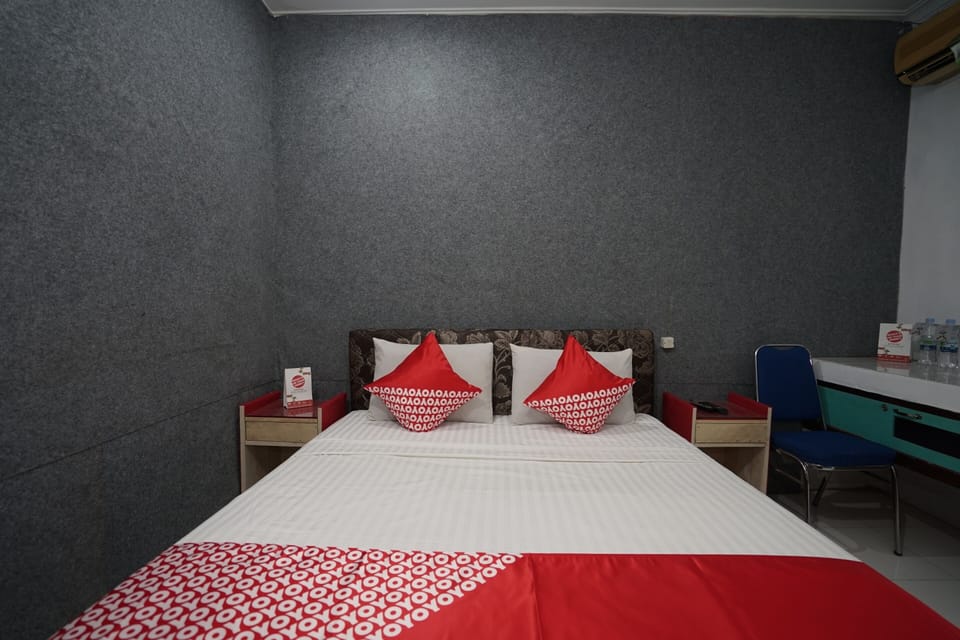Standard Double Room | Desk, WiFi (free), bed sheets