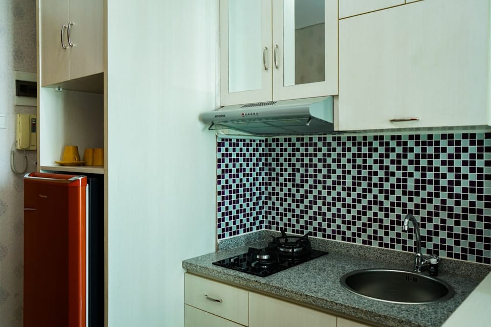 Room | Private kitchen | Fridge, stovetop, cookware/dishes/utensils
