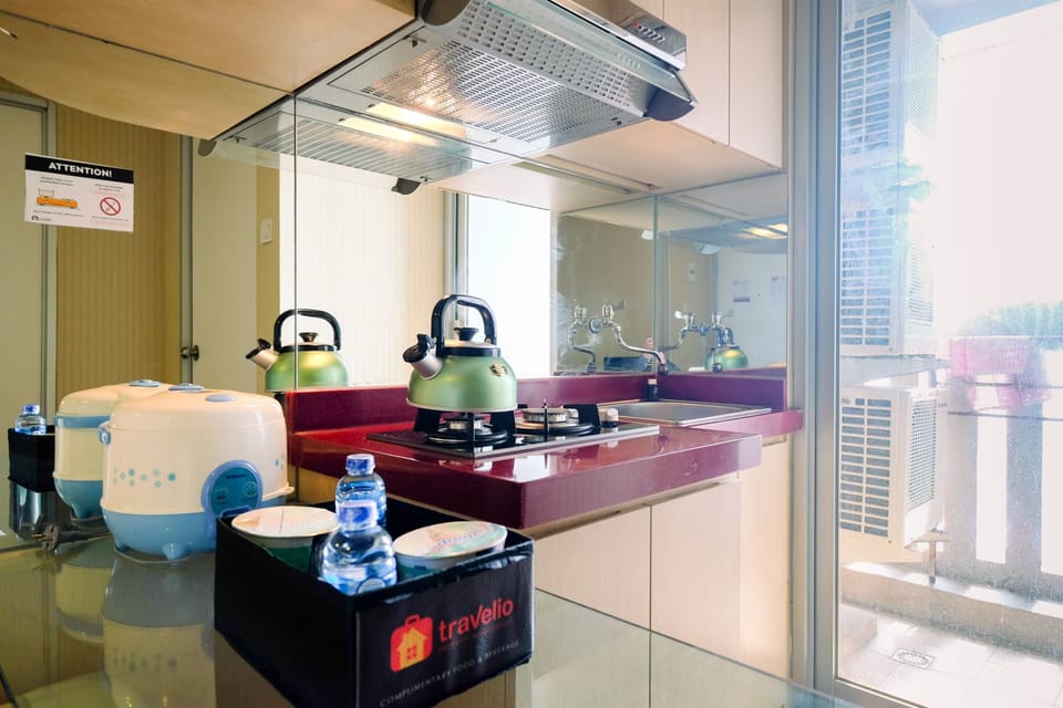 Room | Private kitchen | Fridge, stovetop, cookware/dishes/utensils