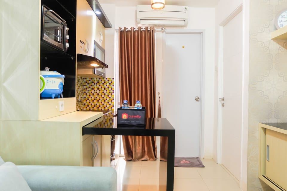 Room | Private kitchen | Fridge, microwave, stovetop, electric kettle