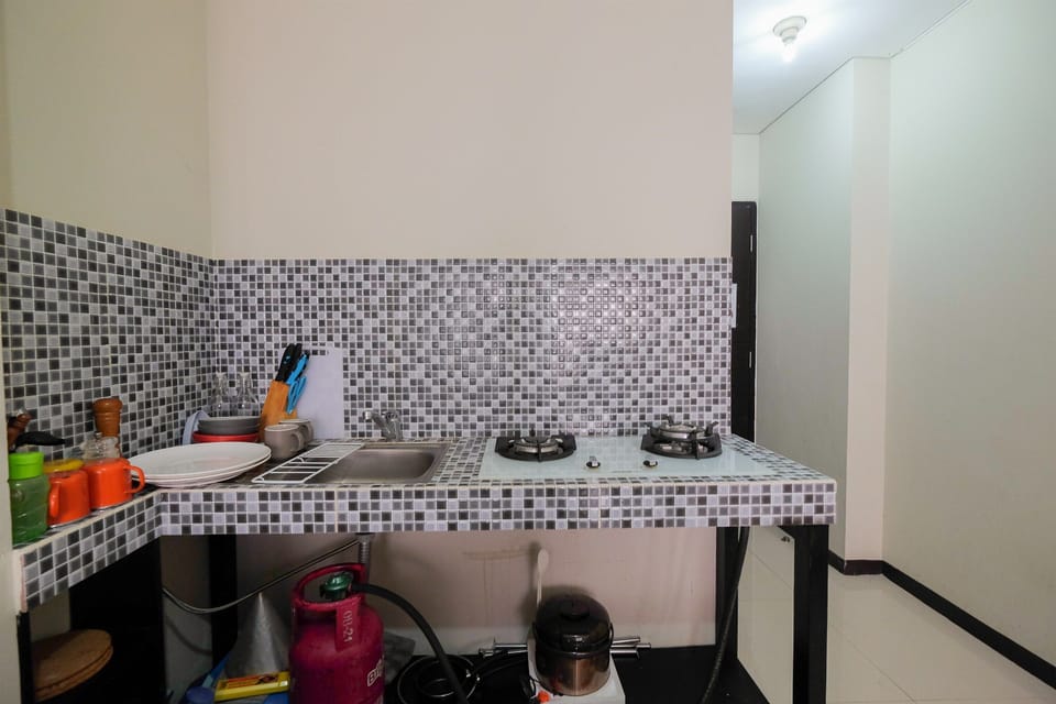 Room | Private kitchen | Fridge, stovetop, cookware/dishes/utensils